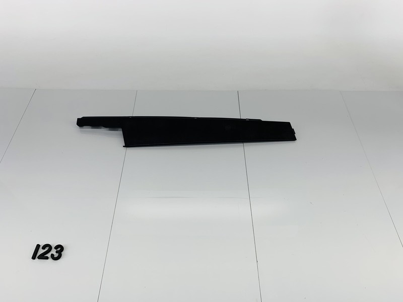 15-18 JEEP RENEGADE FRONT LEFT DRIVER SIDE DOOR WINDOW MOLDING COVER OEM