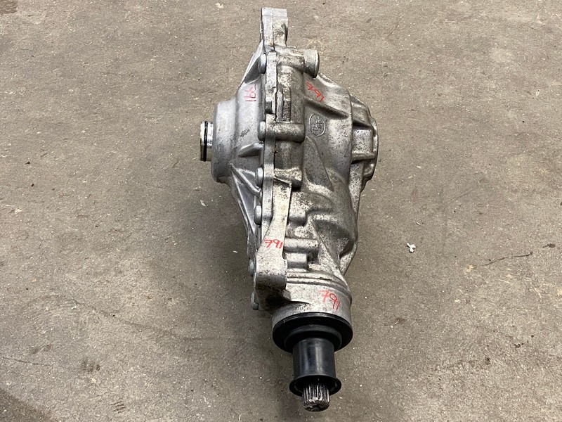 2018-2020 JAGUAR F-PACE FRONT DIFF DIFFERENTIAL CARRIER OEM LOT791