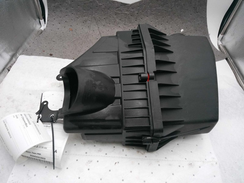 Used Air Cleaner Assembly fits: 2019 Jeep Cherokee 3.2 Grade B