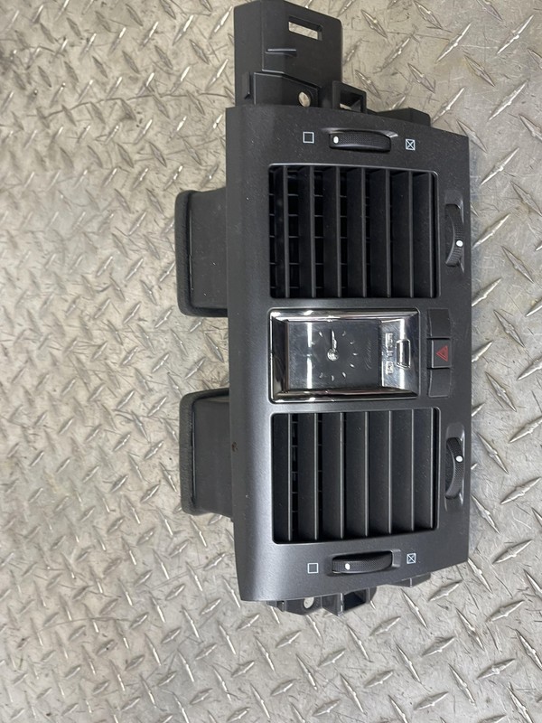 2006-2011 Cadillac DTS Center Vent Assembly Oem Tested