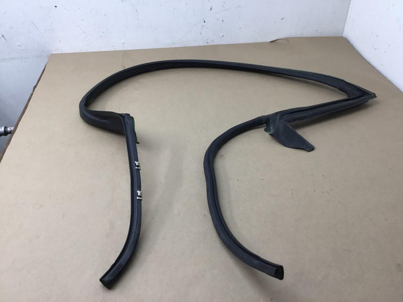 18-21 Lexus LC500 2018 Left Driver Door On Body Weather Strip Seal :Y