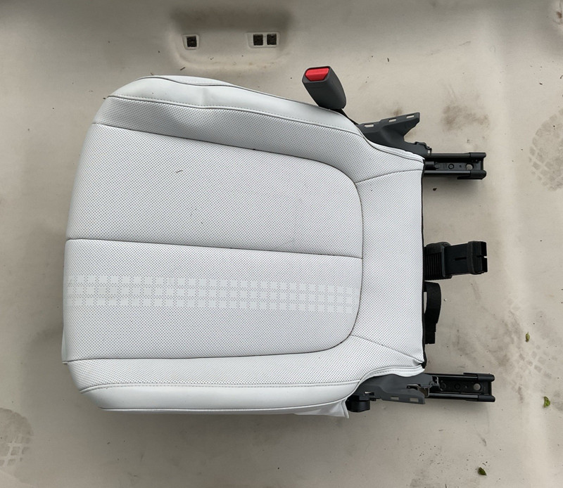 2022 - 2023 HYUNDAI IONIQ 5 FRONT LEFT SIDE SEAT BASE LOWER CUSHION BOTTOM OEM