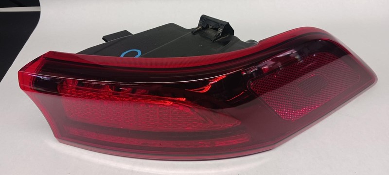 22 KIA CARNIVAL Right passenger outer incandescent Taillight OEM