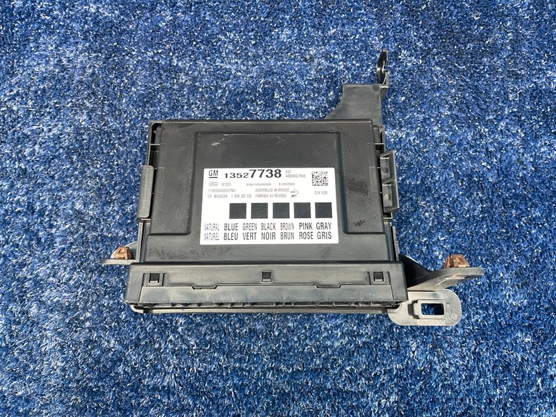 2016–2024 Chevrolet Camaro LS Body Control Module BCM With Bracket OEM 13527738