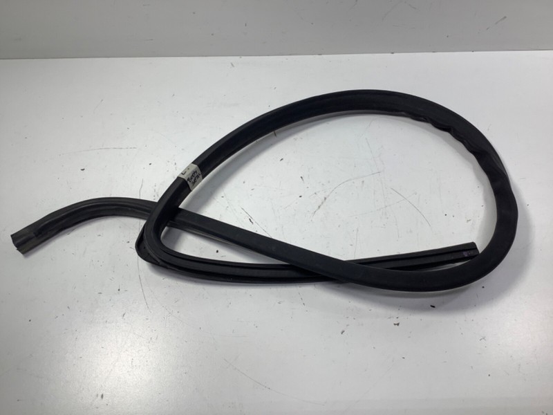 02-05 Honda Civic Si Left Side Body Seal 72275-S5S-E01 OEM