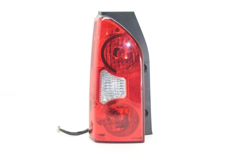 05-15 Nissan XTERRA Driver Left Rear Tail Light