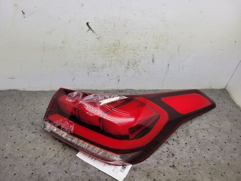 Passenger Tail Light Sedan LED Signals Fits 15-16 GENESIS 1671678
