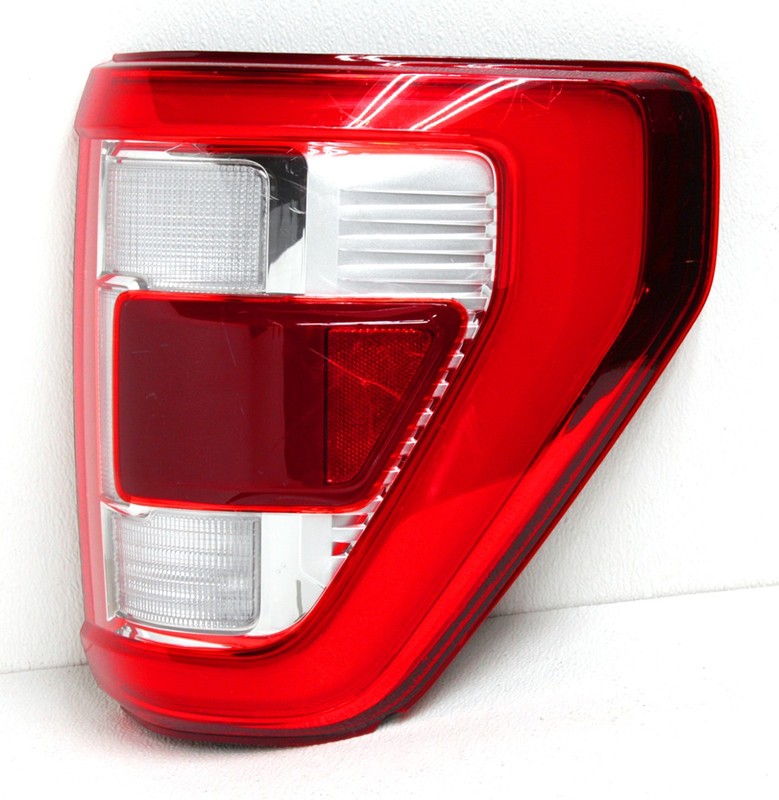 OEM Ford F150 Tail Lamp ML34-13B504-CT Lens Chipped