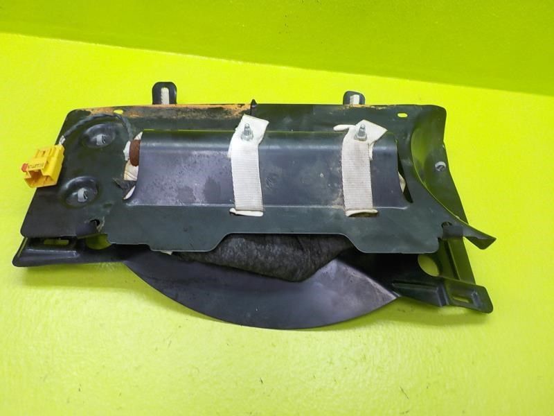 2004 Chrysler Pacifica Front Driver Side Knee Blocker OEM 04680550AD