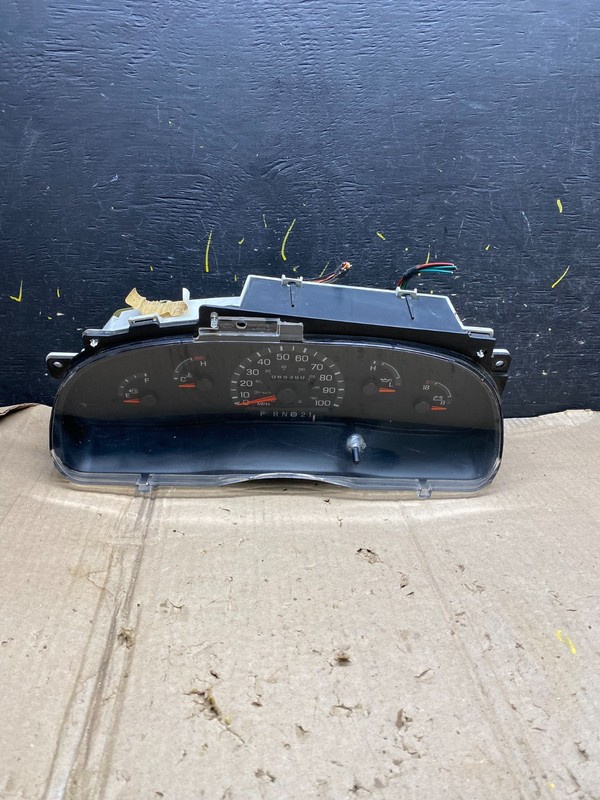 2001 - 2002 Ford Econoline E250 E350 Van Speedometer Instrument Cluster X5990 DG