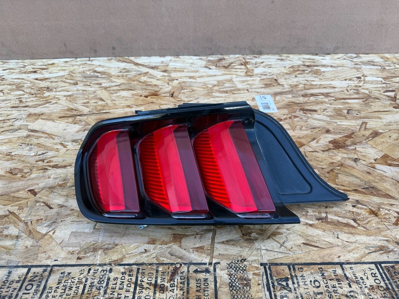 FORD MUSTANG GT 2015-2017 OEM LEFT DRIVER LED TAIL LIGHT ASSEMBLY