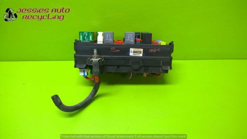 03 SATURN LW200 2.2L AT 4DR WAGON FUSE RELAY BOX OEM 1842-4