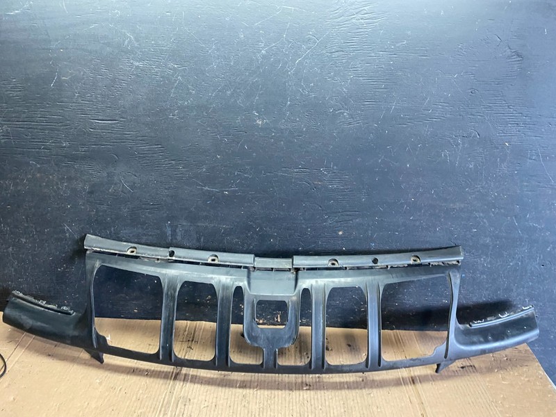 2008 to 2010 Porsche Cayenne Front Under Bumper Garnish 7L5853915 P8559 DG