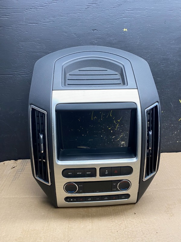 2007 - 2010 Ford Edge Heater Climate Control Radio Control Dash Bezel Y9935 DG