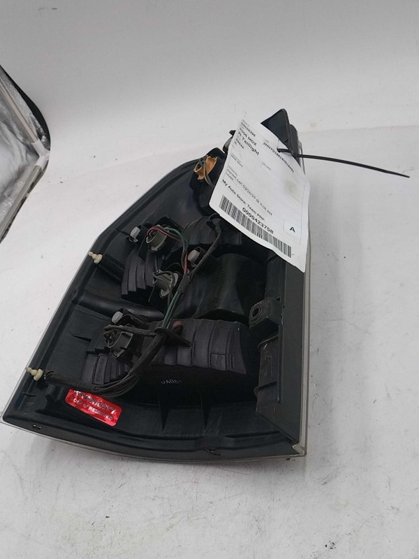 2006 Acura MDX Right Tail Light Assembly Red Used 497161 185K Miles