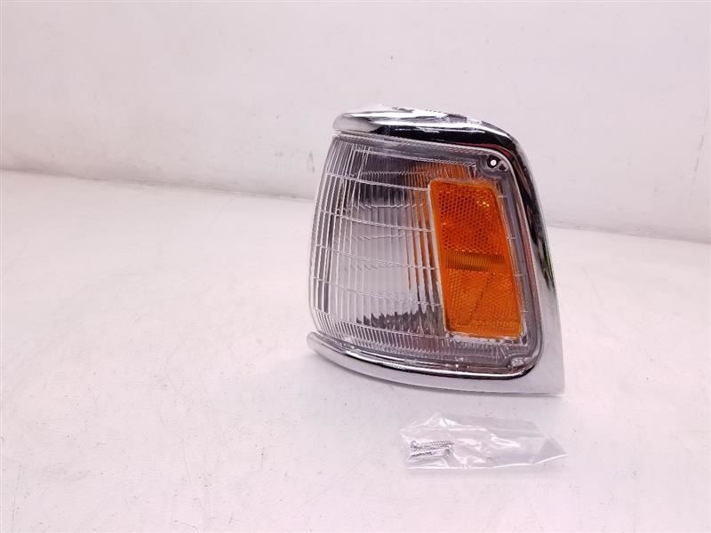 89 90 91 TOYOTA PICKUP Driver Corner/Park Light Park Lamp-turn 81620-89177
