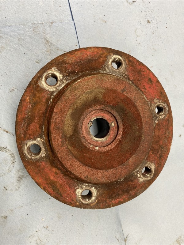 Snapper 1855 lawn Tractor rear wheel hub good.