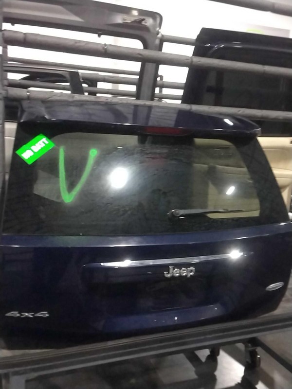 Used Deck Lid fits: 2014 Jeep Compass privacy tint glass w/rear view camera Grad