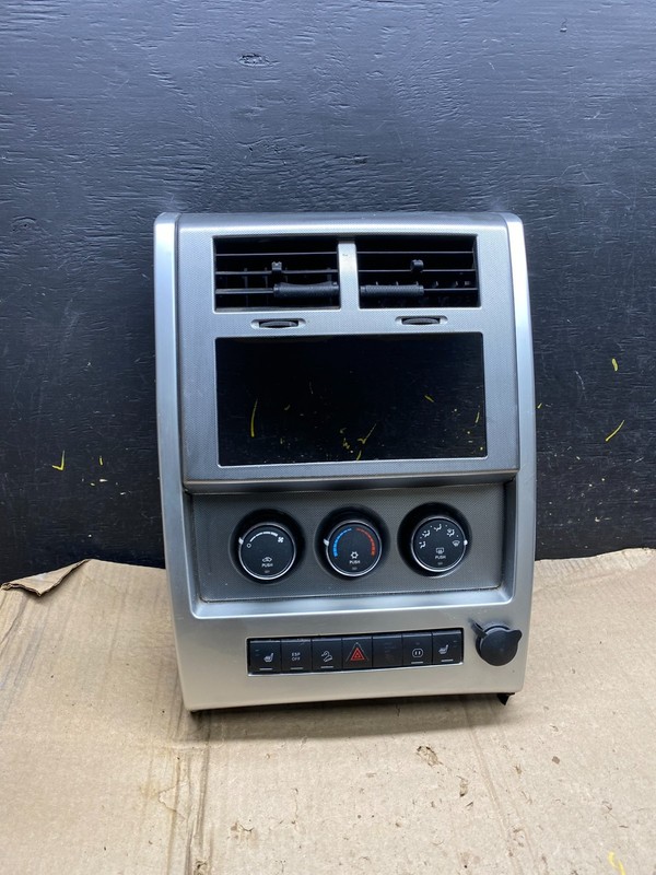 2008 to 2012 Jeep Liberty Dash Climate Temperature Control Radio Bezel X5960 DG