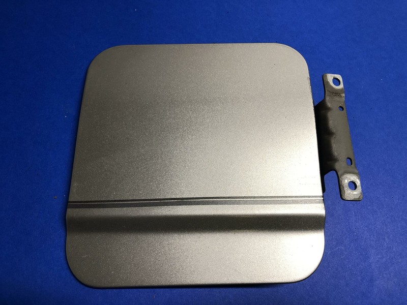 2006-2011 CADILLAC DTS FUEL TANK FILLER DOOR LID COVER SILVER OEM CLEAN