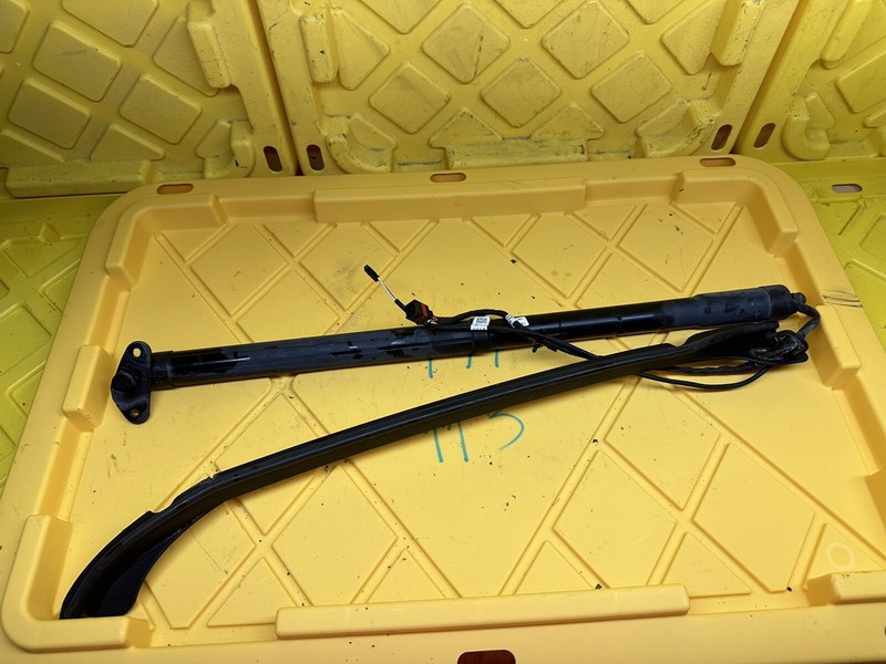 2011-2017 VOLKSWAGEN TOUAREG REAR LEFT TRUNK LIFT CYLINDER SUPPORT STRUT SHOCK