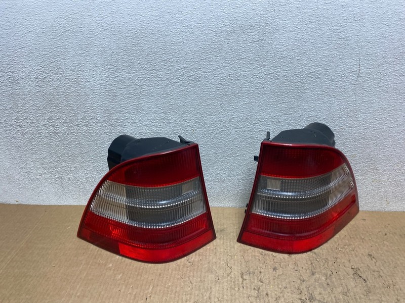 1998 1999 2000 2001 Mercedes ML320 ML-Class Left+Right Tail Lights W8025 DW