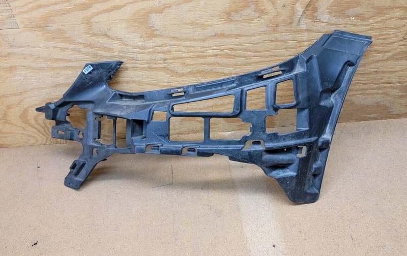 2016 2017 2018 Mercedes C300 C250 C350 W205 Front Bumper Mount Bracket Left OEM