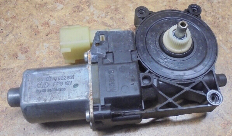 2016 Ford Fusion 2.5L 2.5 L Front Right Passenger Side Door Window Motor Control