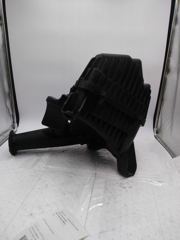 Used Air Cleaner Assembly fits: 2013 Chevrolet TraverseGrade A