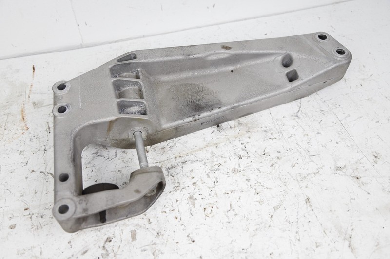 11-18 BMW X3 X4 F25 F26 TRANSMISSION CROSSMEMBER GEARBOX MOUNT BRACKET SUPPORT