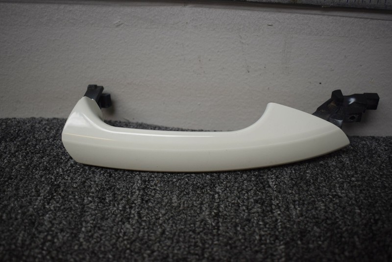 MERCEDES BENZ C CLASS W204 PASSENGER SIDE DOOR HANDLE FACTORY OEM