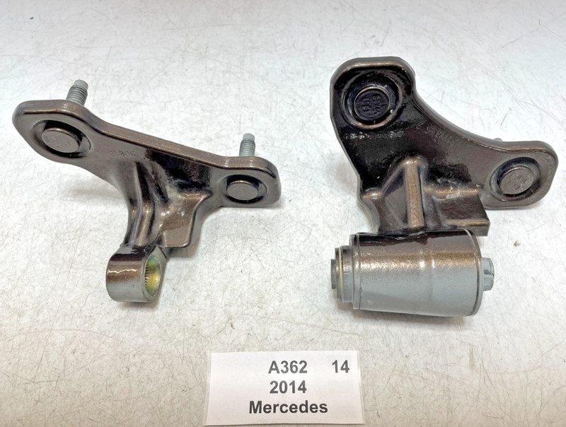 ✅ 10-14 OEM Mercedes W204 C250 Front Right Passenger Door Lower Upper Hinge SET