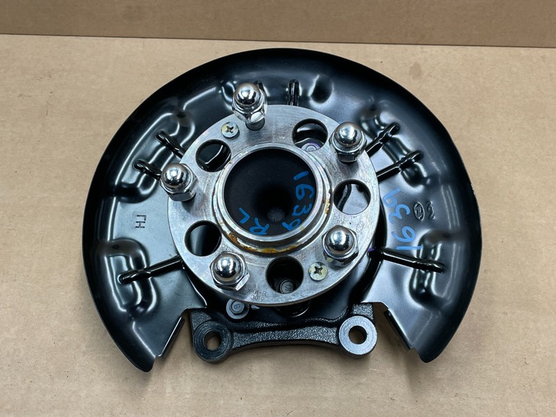 2025 25 Kia K4 Rear Left Driver Spindle Knuckle Hub FWD 1639 OEM