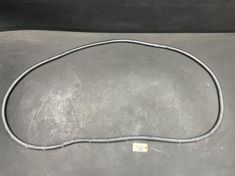 Front Left Door Weatherstrip 2021 Cadillac XT4 84600669 2019 2020 2022 2023