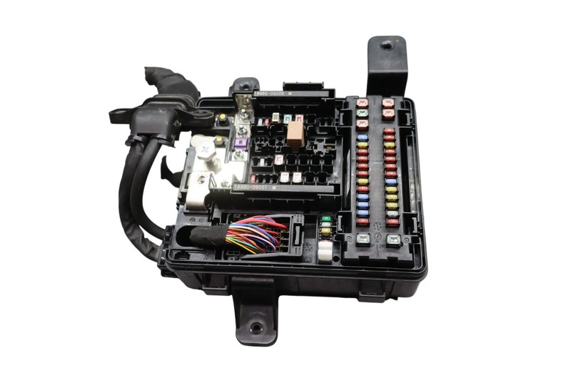 15-16 Hyundai Genesis Sedan 3.8L Fuse Box Relay Module 91204-B1895 OEM