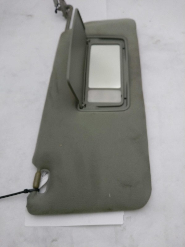 Used Right Sun Visor fits: 2007 Honda Odyssey illuminated Right Grade C