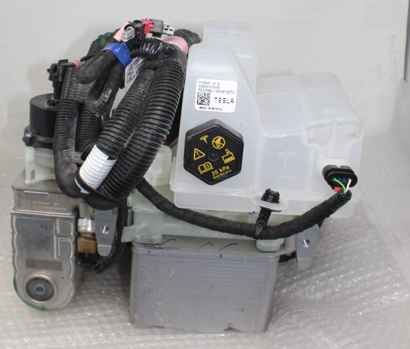 2020-24Tesla Y Super manifold Coolant Octobalve Chiller 1549902-00-C OEM AS-IS
