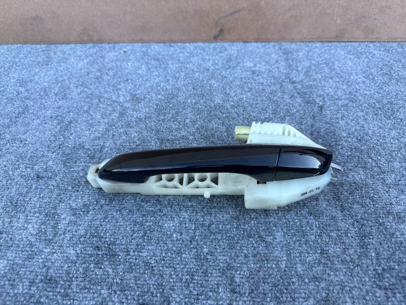 KIA STINGER 2018-2023 OEM REAR LEFT DRIVER EXTERIOR DOOR HANDLE ASSEMBLY (BLACK)