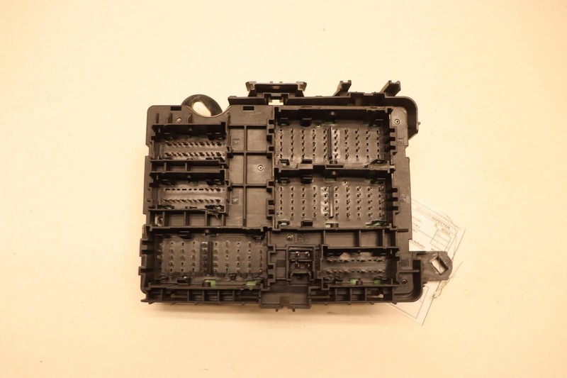 2015-2020 CADILLAC ESCALADE JUNCTION DISTRIBUTION FUSE BOX BLOCK OEM