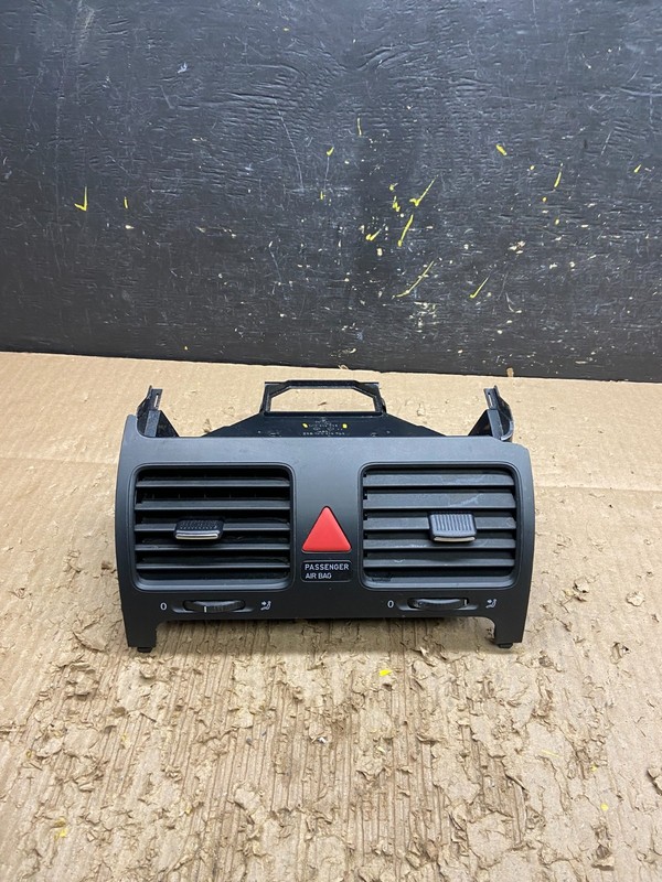 2005 - 2010 Volkswagen Jetta Rabbit Center Cosnole Dash Air Vent W0055 DG