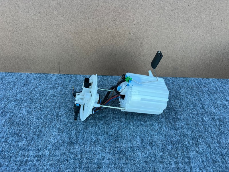 GENESIS GV70 2022-2026 OEM FUEL GAS TANK PUMP WITH LEVEL SENSOR 2.5T ASSEMBLY