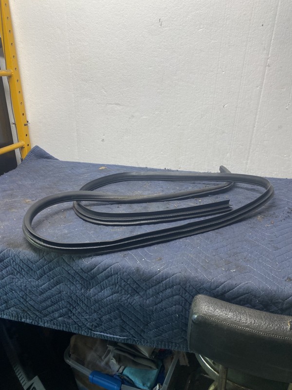 2014 Jeep Patriot Sport 2.4 4x4 Right Rear Door Seal OEM