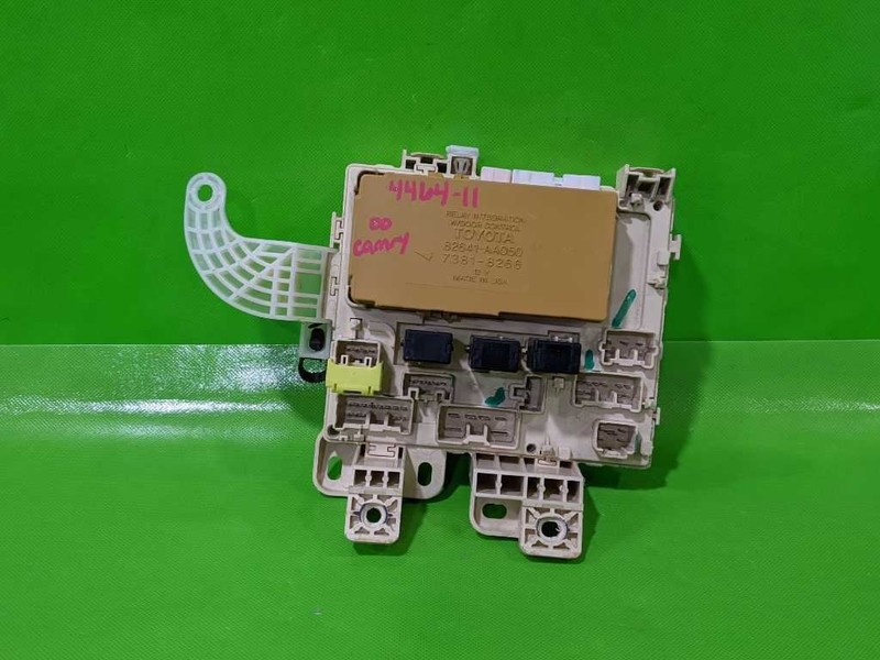 00 01 CAMRY INTERIOR FUSE RELAY BOX W/INTERGRATION CONTROL OEM 4464-11