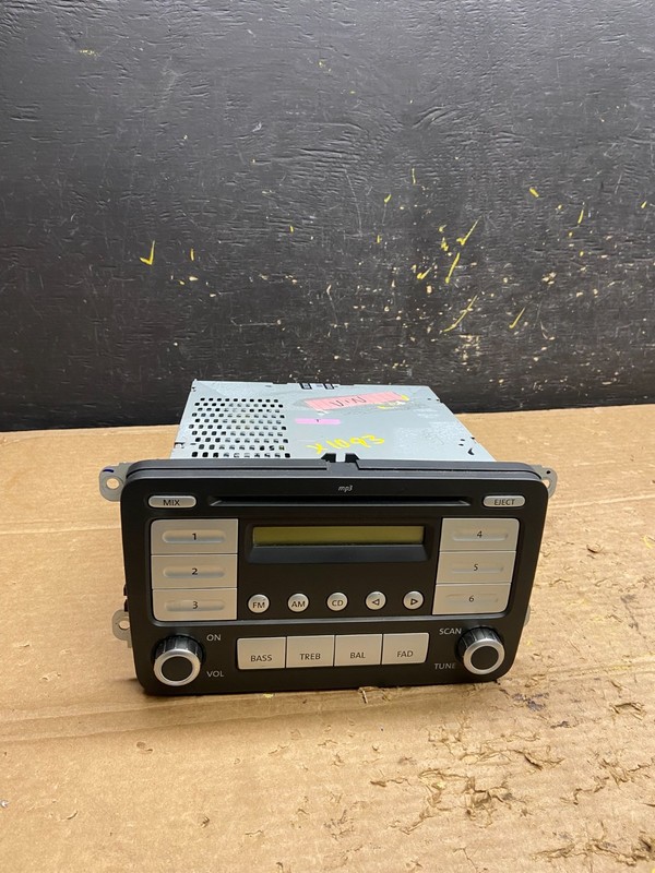 2006 to 2011 Volkswagen Passat Jetta Rabbit Radio CD Player Screen x1093 DG