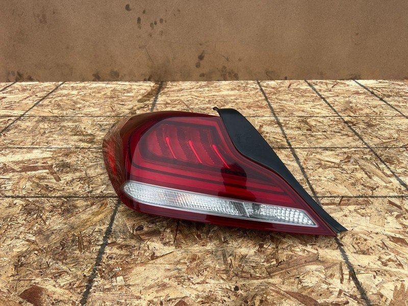 GENESIS G70 2019-2021 OEM LEFT DRIVER OUTER TAIL LIGHT LAMP ASSEMBLY