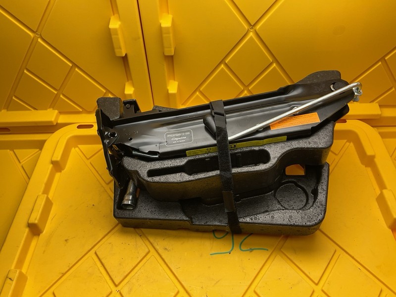 2011-2018 Porsche Cayenne Spare Tire Floor Jack w/ Tool Set 7P0011031A OEM