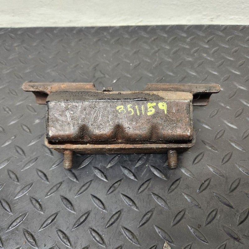 99-10 Chevrolet Silverado 4x4 Transmission Mount OEM 15113134