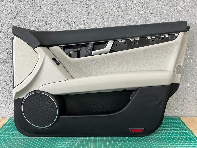 12-14 Mercedes W204 C250 C350 FRONT RIGHT PASSENGER SIDE INTERIOR DOOR PANEL OEM