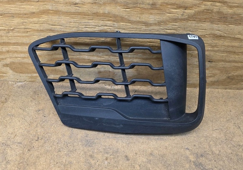 2016 2017 2018 BMW X1 F48 Front Bumper Lower Grille Right Side 51118059890 OEM
