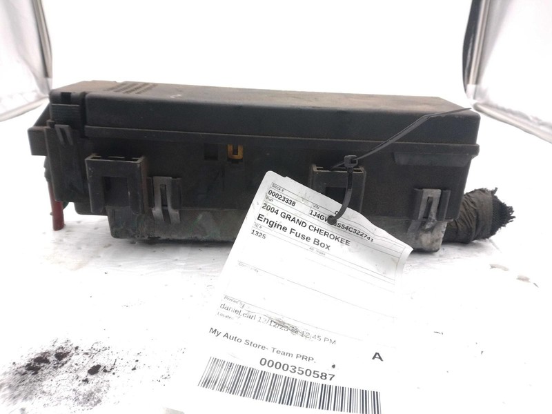 2004 Jeep Grand Cherokee Fuse Box OEM Grey 56042207AI 210K Miles